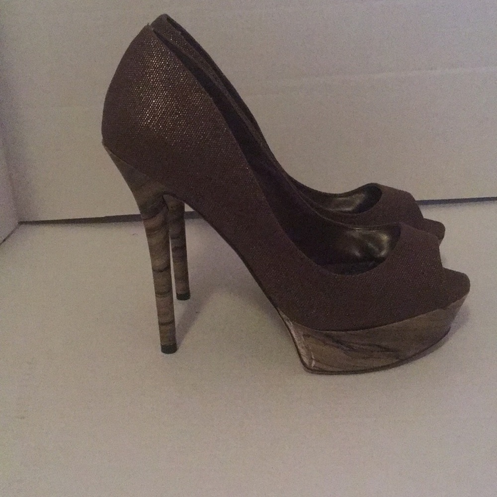 JUSTFABULOUS Brown Peep toe Platformed Pumps